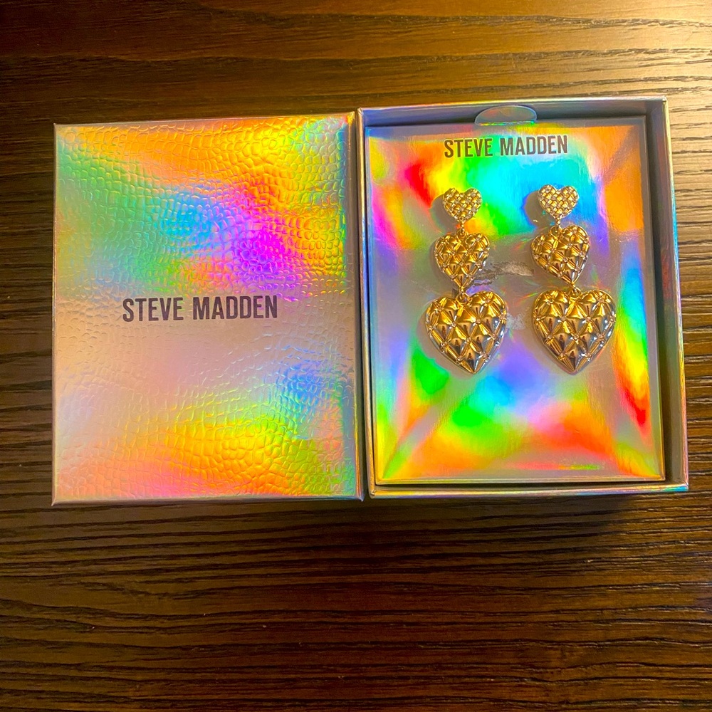 NEW Steve Madden triple heart gold earrings